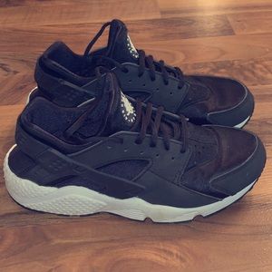 Air Huaraches By Nike